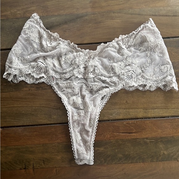 Victoria's Secret Beige Lace Set - Picture 2 of 6